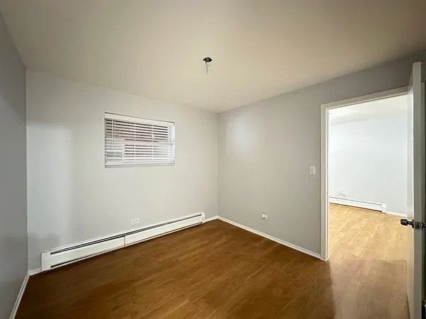 $1,395 | 4612 North Beacon Street, Unit 1G, Chicago, IL 60640