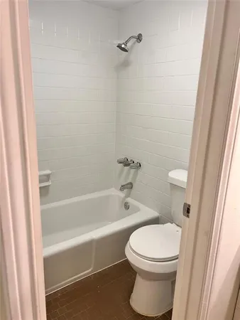 $1,300 | 504 E Avenue, Unit D, Grand Prairie, TX 75050