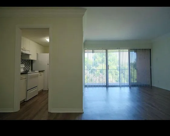 $1,300 | 504 E Avenue, Unit D, Grand Prairie, TX 75050