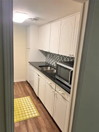 $1,300 | 504 E Avenue, Unit D, Grand Prairie, TX 75050