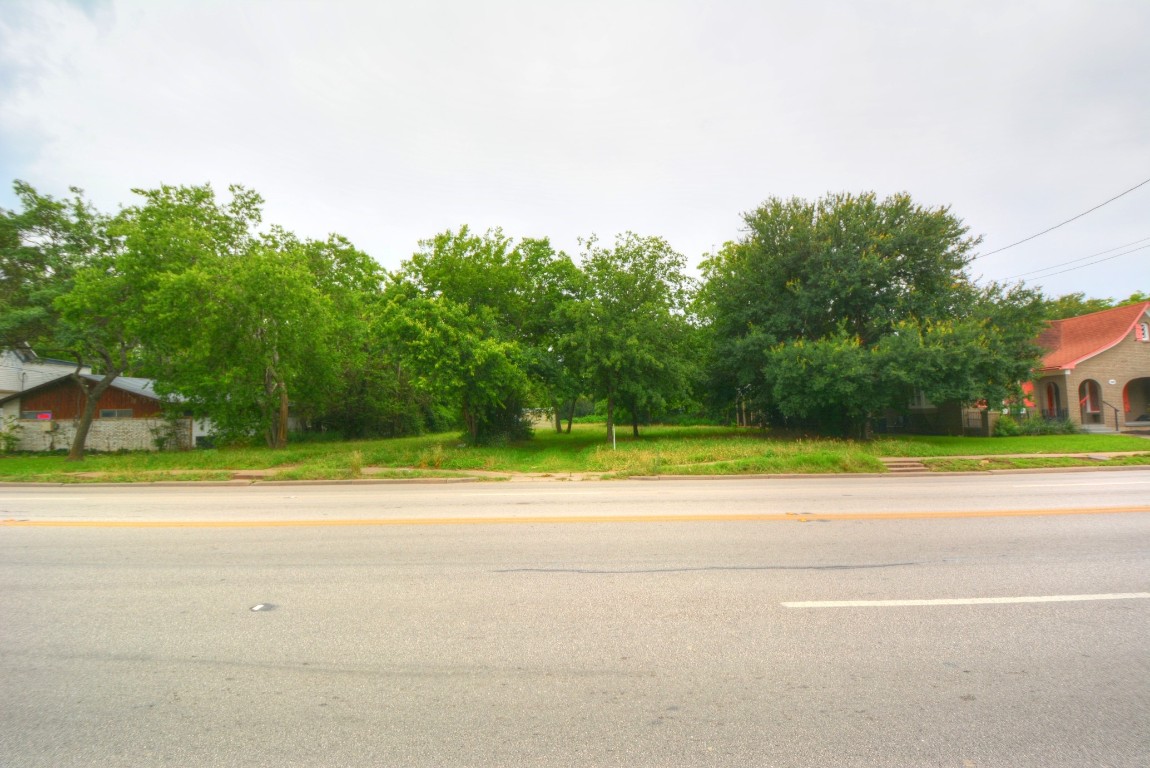 302 West University Avenue Georgetown, TX 78626 - Photo 1 of 7 a view of a yard and a house