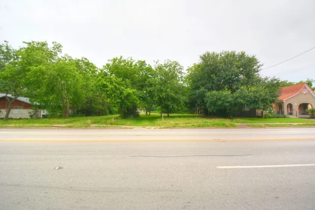 $395,000 | 302 West University Avenue, Georgetown, TX 78626