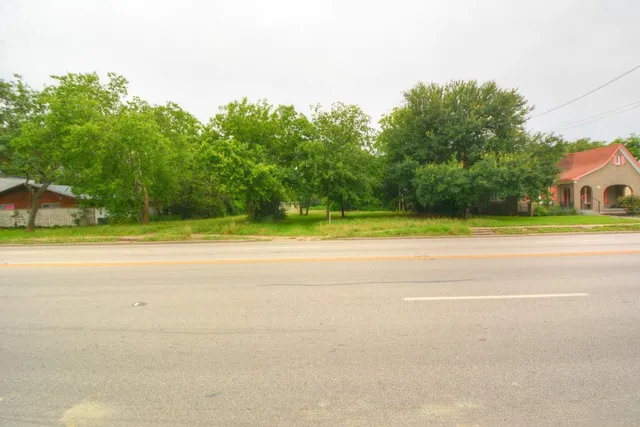 $395,000 | 302 West University Avenue, Georgetown, TX 78626