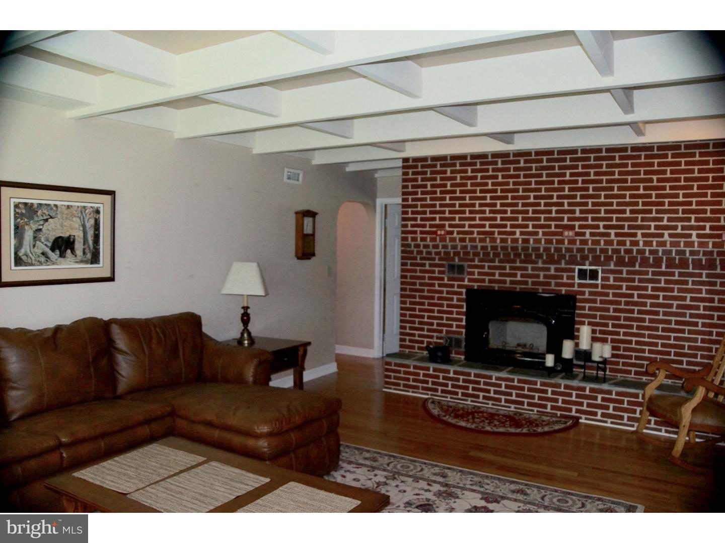 545 Store Road Harleysville, PA 19438 - Photo 8 of 25 Living Room