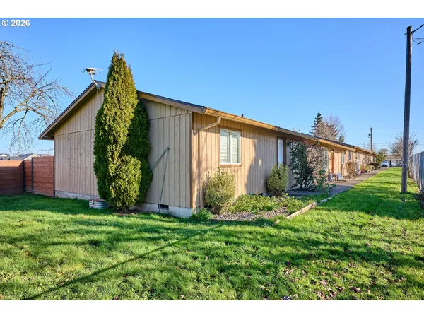 $1,050,000 | 880 North Pershing Street, Mount Angel, OR 97362