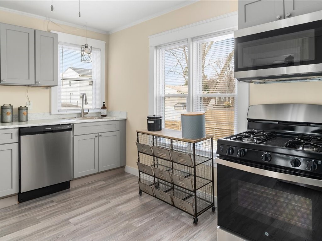 89 Irving Road Warwick, RI 02888 - Photo 11 of 25