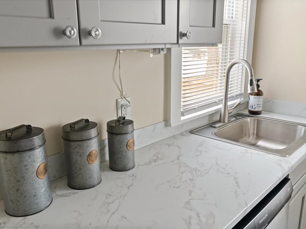 89 Irving Road Warwick, RI 02888 - Photo 12 of 25