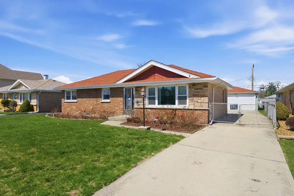 $379,000 | 7824 74th Street, Bridgeview, IL 60455