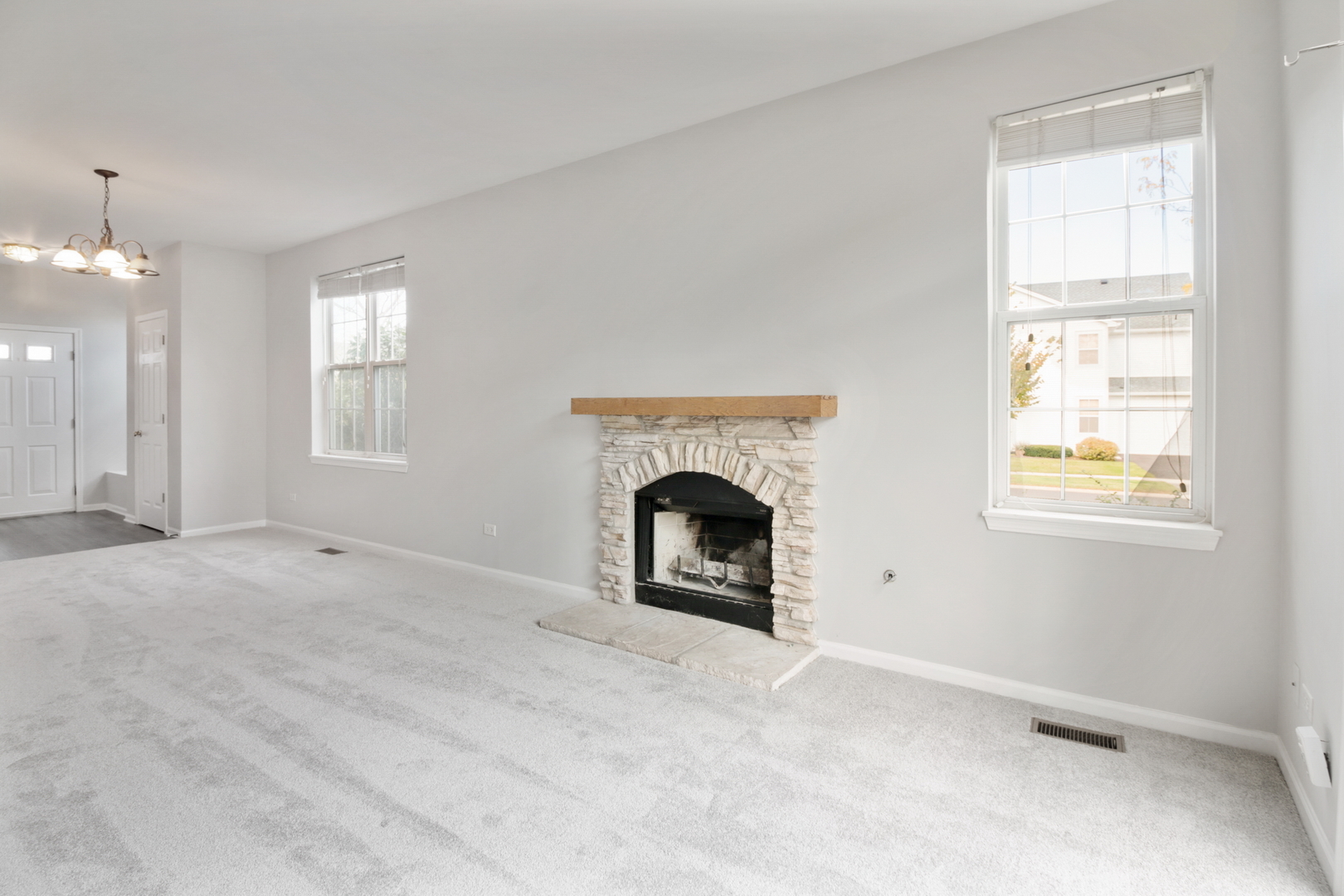 2929 Falling Waters Drive, Unit 2929 Lindenhurst, IL 60046 - Photo 4 of 17