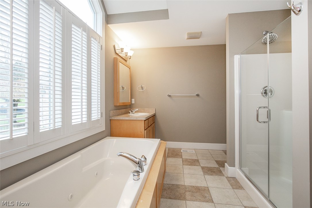 7282 Holzhauer Road Northfield, OH 44067 - Photo 16 of 47 Glamour ensuite bathroom with jetted tub
