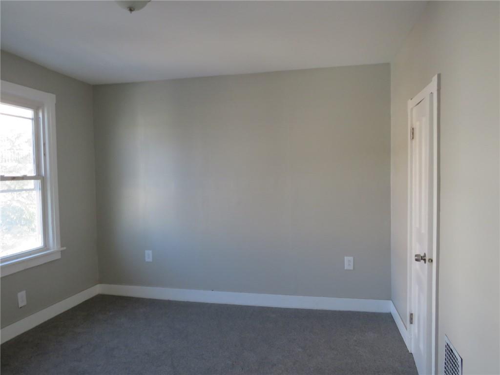 301 Paur Street Pittsburgh, PA 15211 - Photo 11 of 19 an empty room with a window