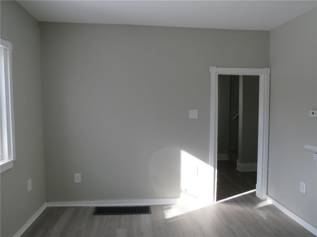301 Paur Street Pittsburgh, PA 15211 - Photo 18 of 19 an empty room with a window