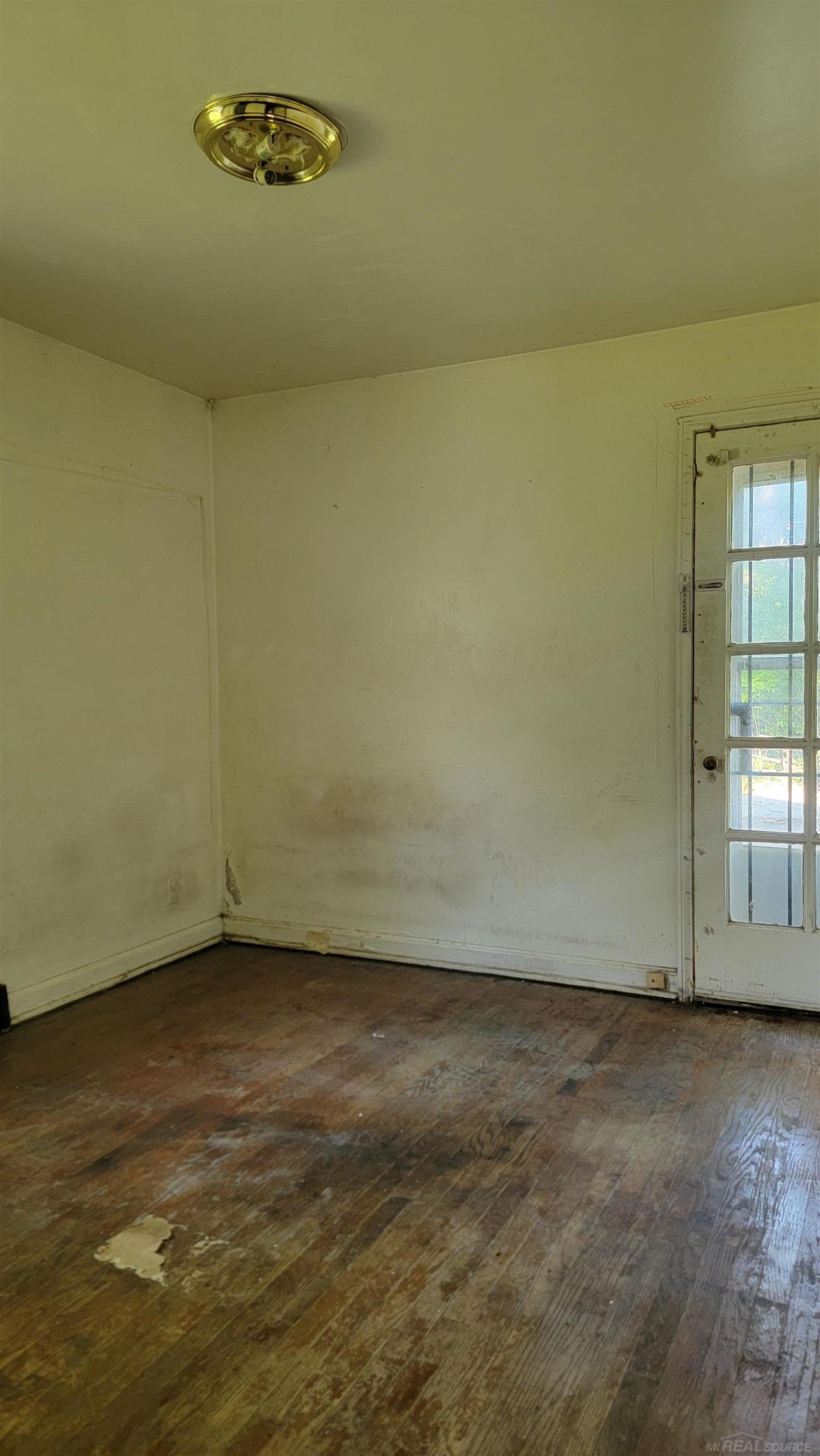 10065 Balfour Road Detroit, MI 48224 - Photo 6 of 20 50126616-5.JPG
