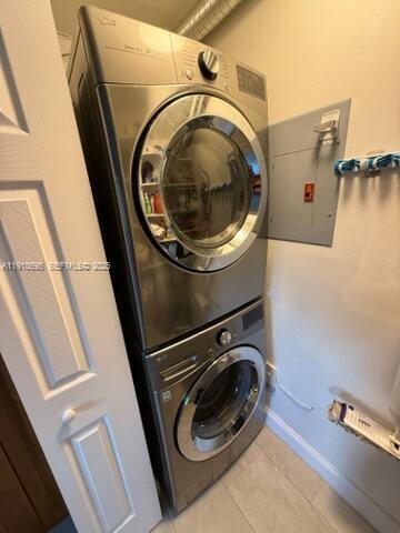 6250 Southwest 130th Avenue, Unit 703 Miami, FL 33183 - Photo 6 of 29 a utility room with dryer and washer