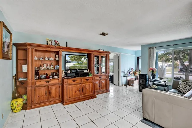 $349,000 | 5542 Southwest 6th Street, Margate, FL 33068
