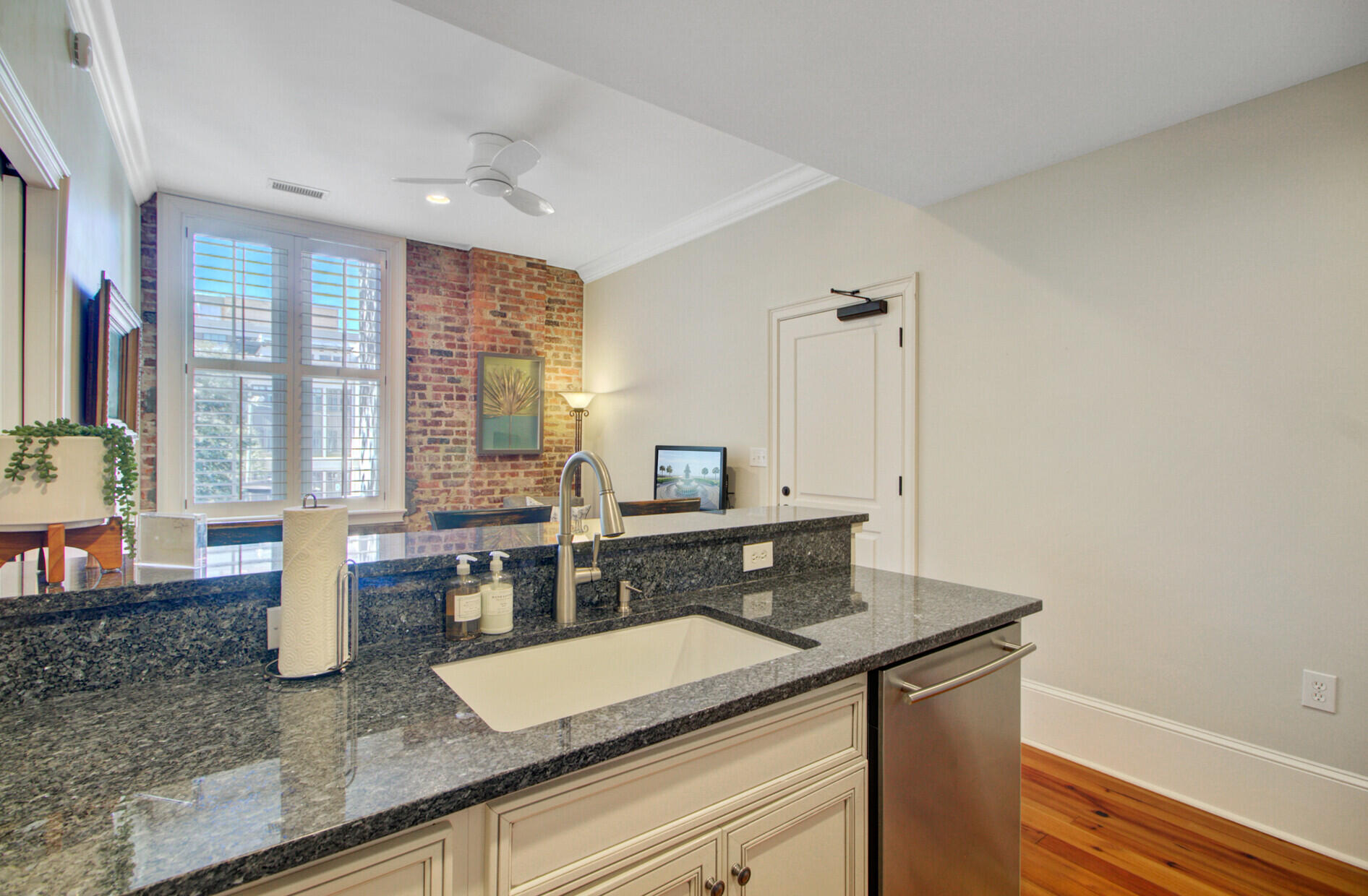 85 Cumberland Street, Unit 16 Charleston, SC 29401 - Photo 11 of 19 Large sink