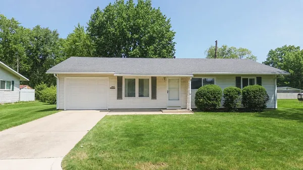 $109,900 | 903 West Woodlawn Avenue, Danville, IL 61832
