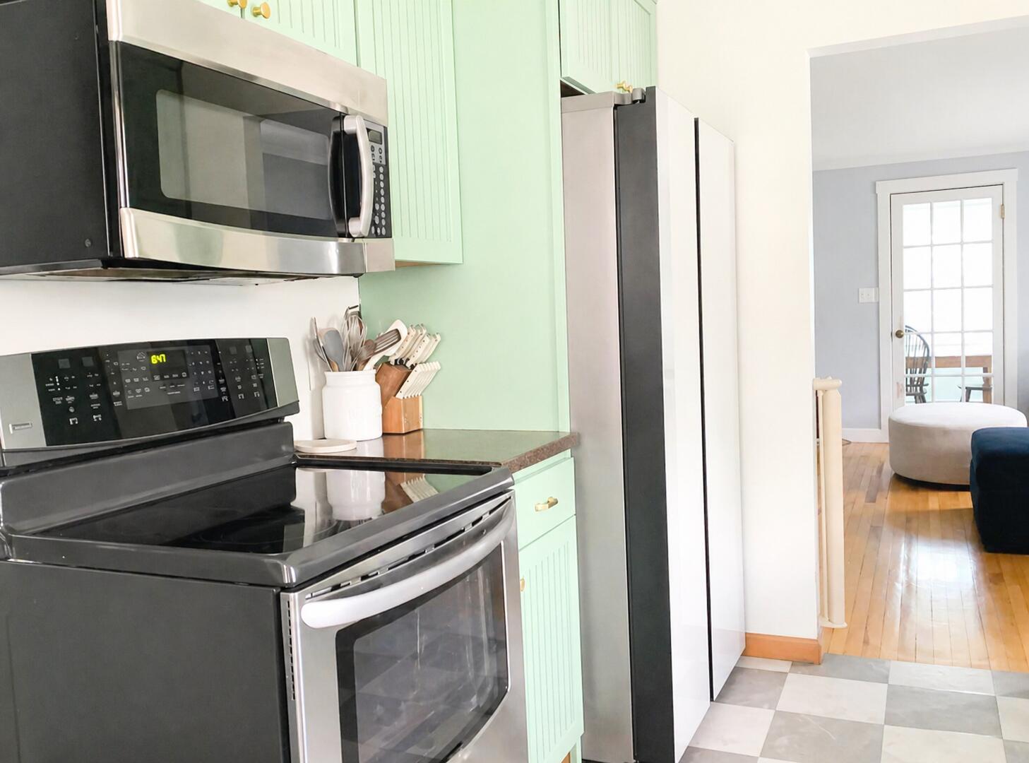 73 Hillside Street Presque Isle, ME 04769 - Photo 3 of 24 stove