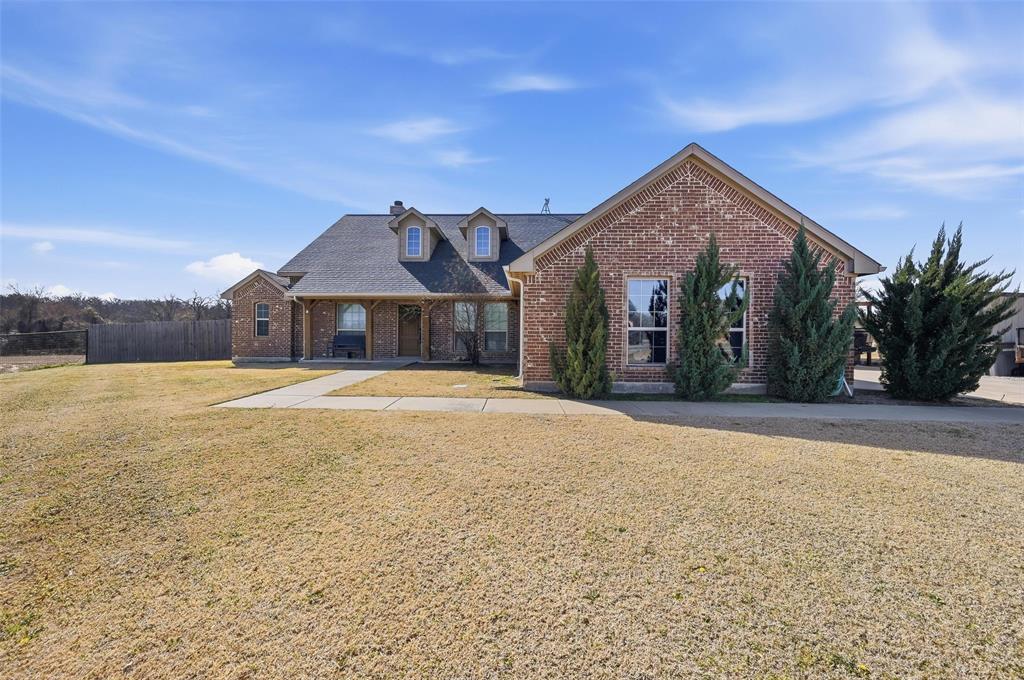144 Brady Coleman Lane Springtown, TX 76082 - Photo 3 of 37