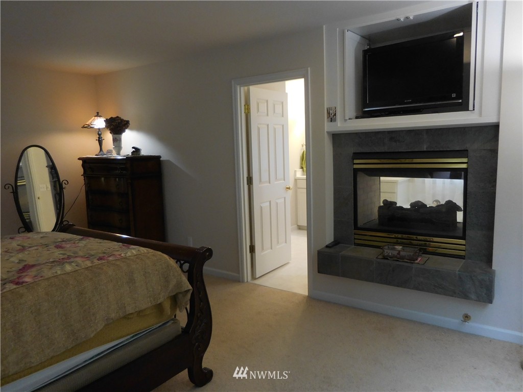 17109 111th Avenue Northeast Bothell, WA 98011 - Photo 12 of 23 Gallery Image 12