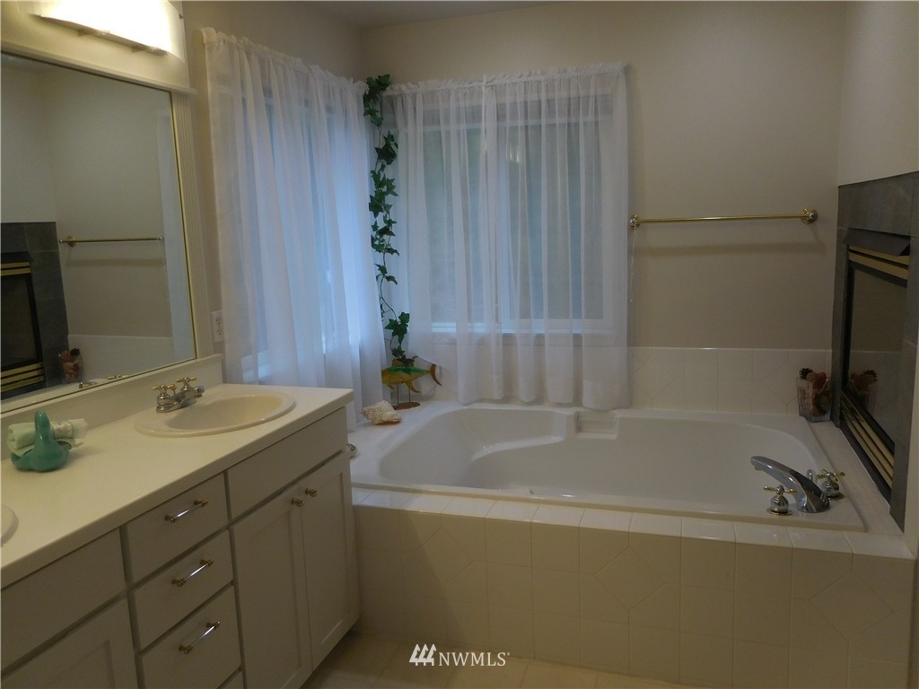 17109 111th Avenue Northeast Bothell, WA 98011 - Photo 13 of 23 Gallery Image 13