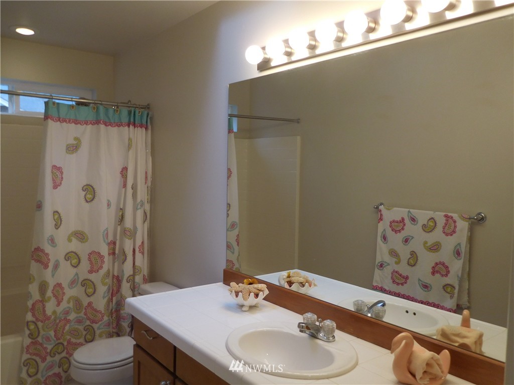 17109 111th Avenue Northeast Bothell, WA 98011 - Photo 16 of 23 Gallery Image 16