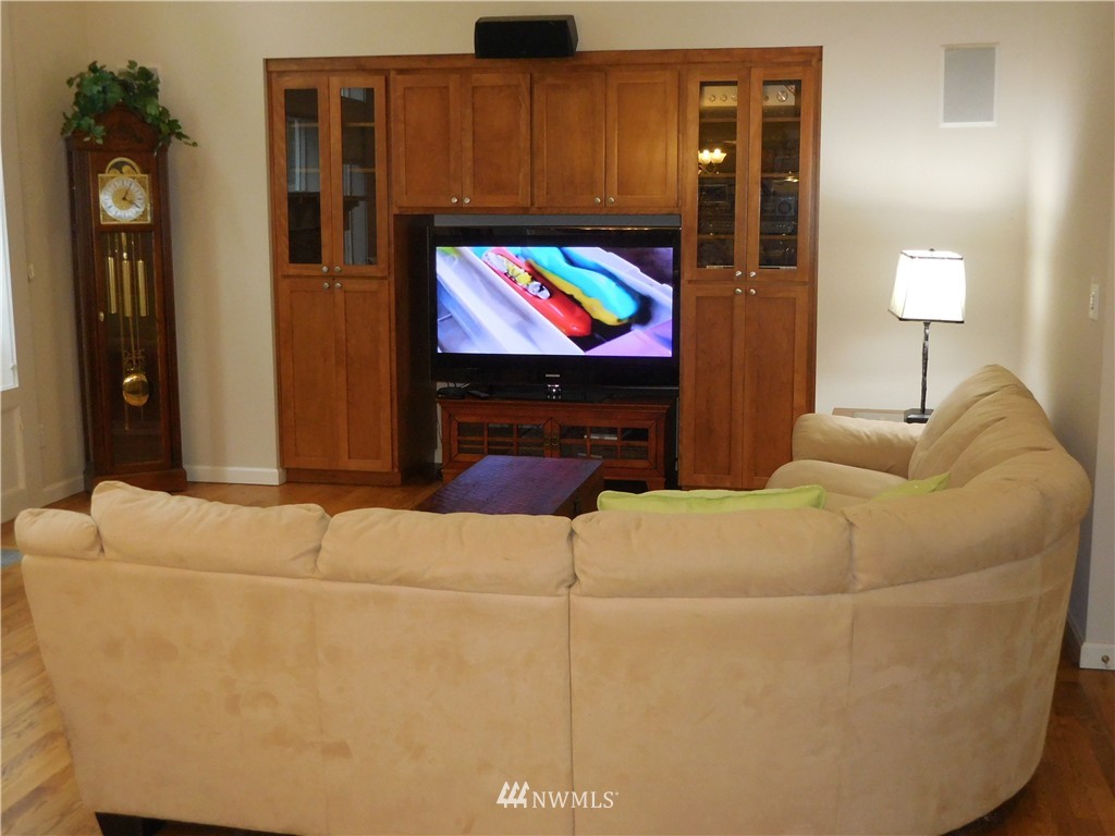 17109 111th Avenue Northeast Bothell, WA 98011 - Photo 4 of 23 Gallery Image 4
