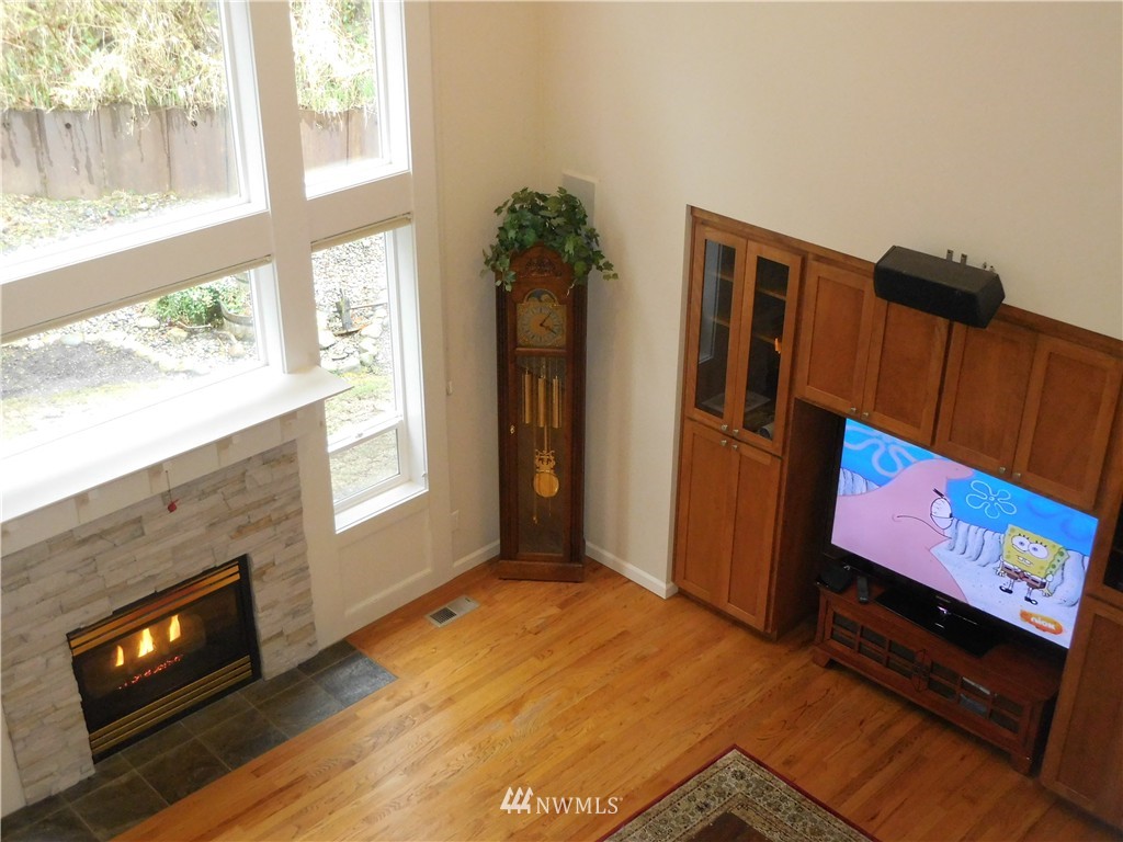 17109 111th Avenue Northeast Bothell, WA 98011 - Photo 5 of 23 Gallery Image 5