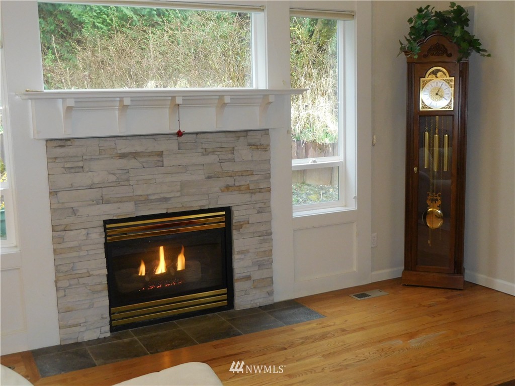 17109 111th Avenue Northeast Bothell, WA 98011 - Photo 6 of 23 Gallery Image 6