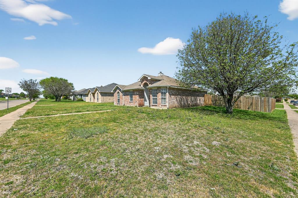 1715 Reynolds Street Lancaster, TX 75134 - Photo 2 of 30
