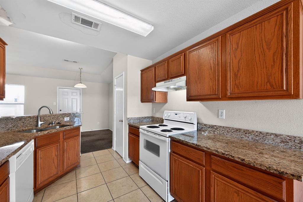 1715 Reynolds Street Lancaster, TX 75134 - Photo 9 of 30