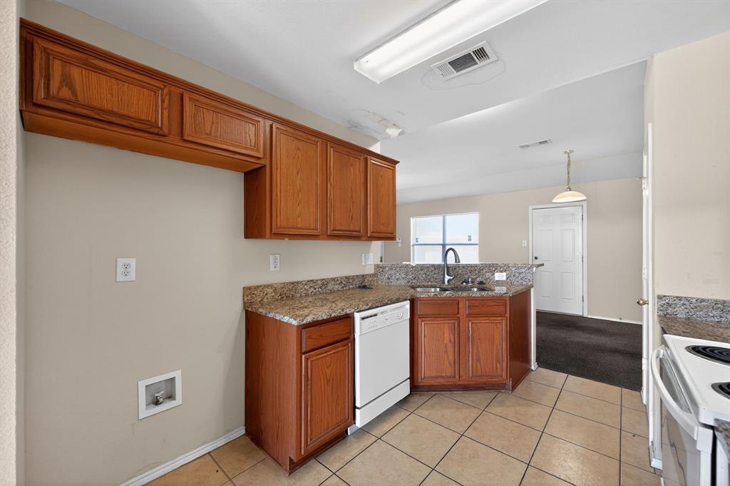 1715 Reynolds Street Lancaster, TX 75134 - Photo 10 of 30