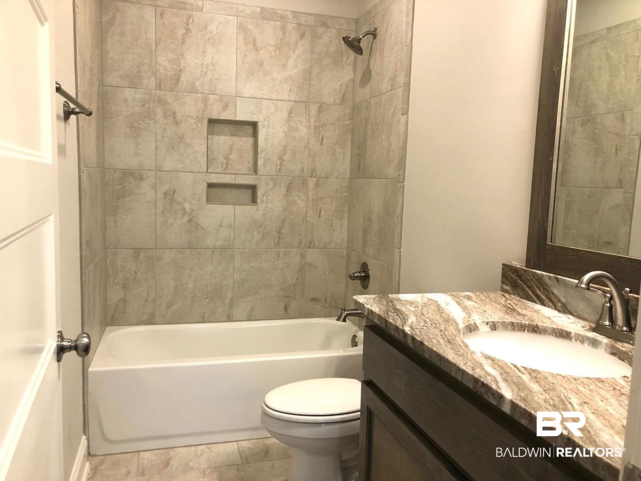 8717 Rosedown Lane Daphne, AL 36526 - Photo 12 of 16 Additional Full Bath