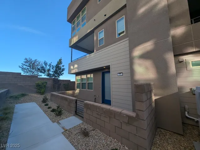 $2,700 | 675 Agate Bridge Street, Las Vegas, NV 89138