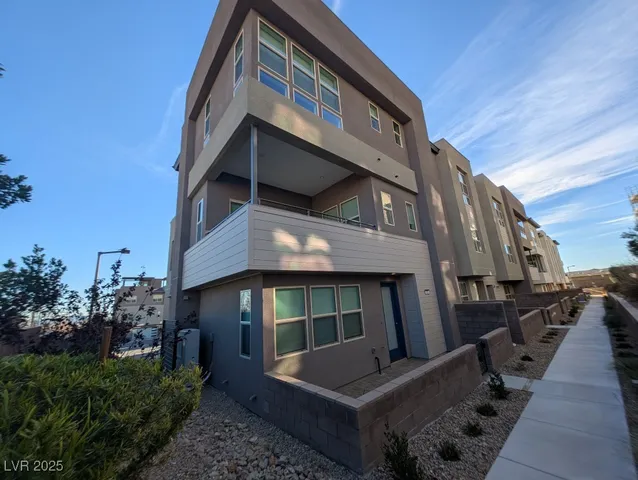 $2,700 | 675 Agate Bridge Street, Las Vegas, NV 89138