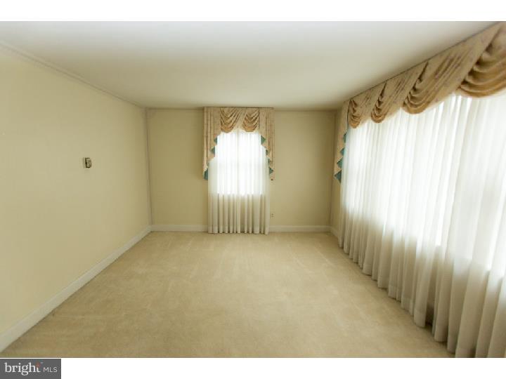 2791 Quakerbridge Road Hamilton, NJ 08619 - Photo 3 of 24 Living Room