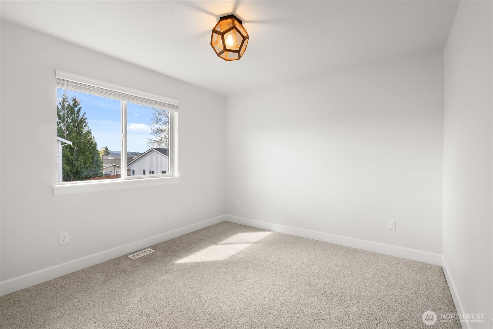 15696 Washington Street Sumner, WA 98390 - Photo 19 of 29 an empty room with a window