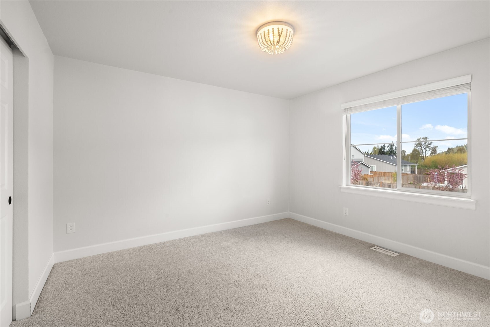 15696 Washington Street Sumner, WA 98390 - Photo 21 of 29 an empty room with windows