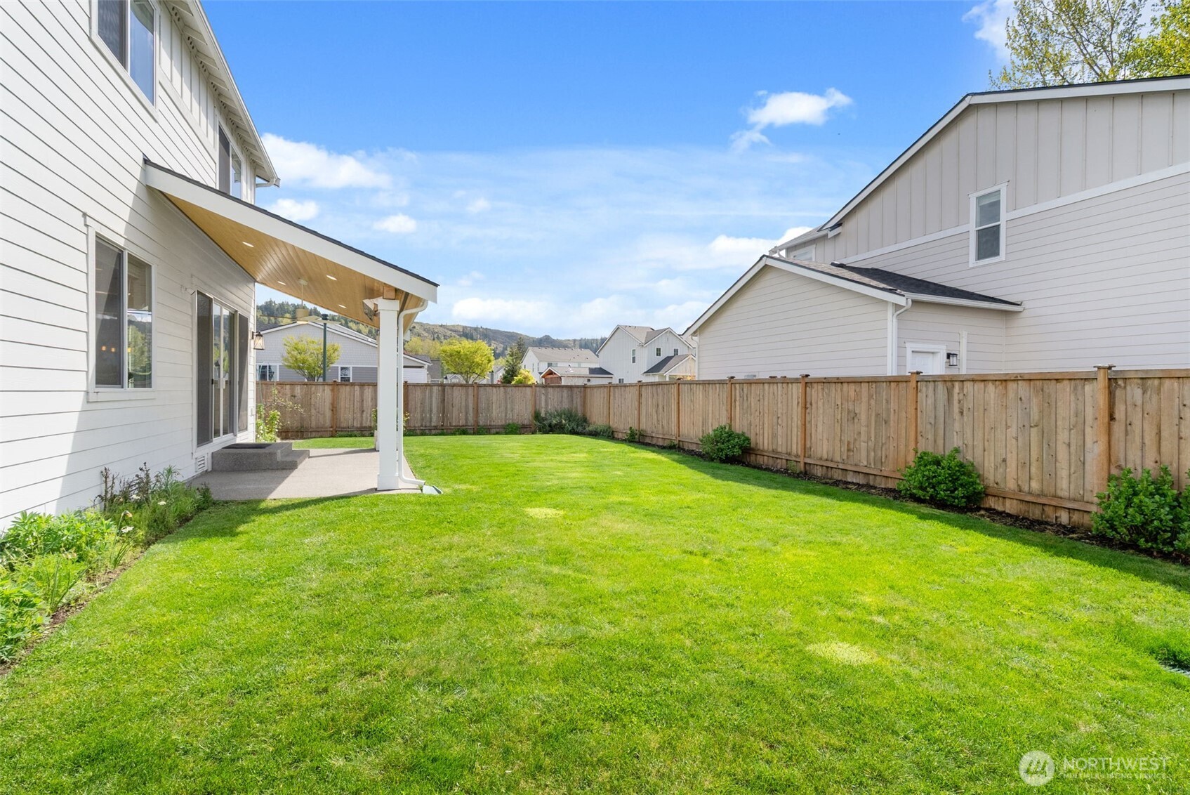 15696 Washington Street Sumner, WA 98390 - Photo 28 of 29 a view of a house with backyard and garden