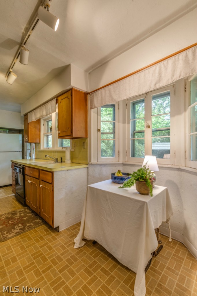 3087 Huntington Road Cleveland, OH 44120 - Photo 7 of 24 Gallery Image 7