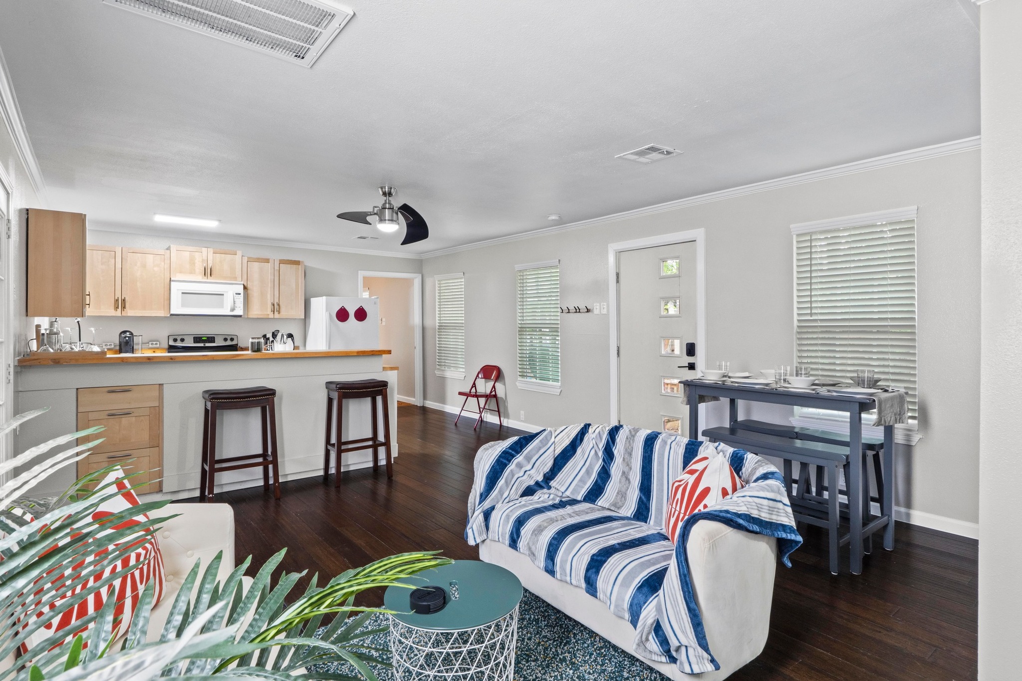 4512 Speedway, Unit A Austin, TX 78751 - Photo 11 of 39 a living room with furniture and kitchen view