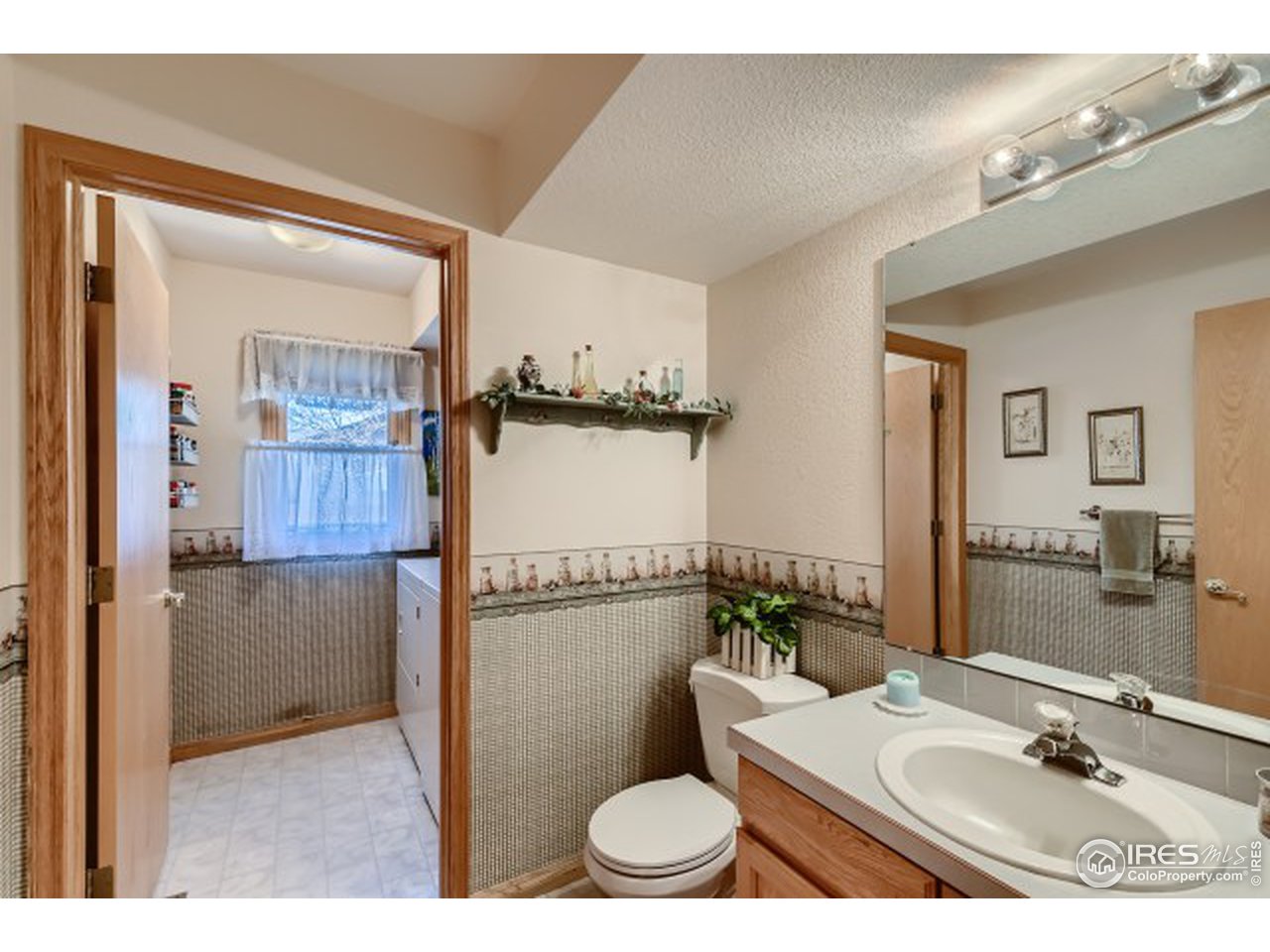 442 Flagler Road Fort Collins, CO 80525 - Photo 14 of 34 Main floor half bath
