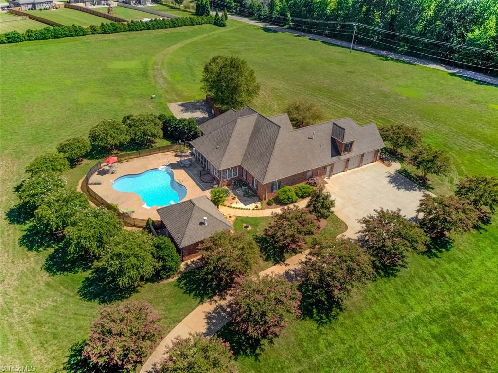 138 Beauchamp Road Advance, NC 27006 - Photo 4 of 50 Gallery Image 4