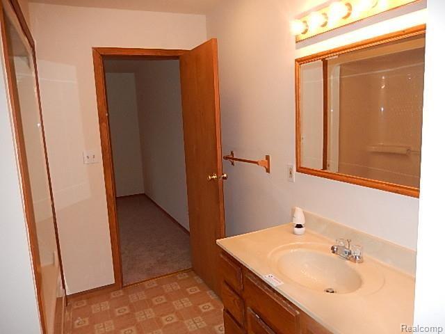 9141 Lake Road Grosse Ile, MI 48138 - Photo 14 of 22 023.jpg