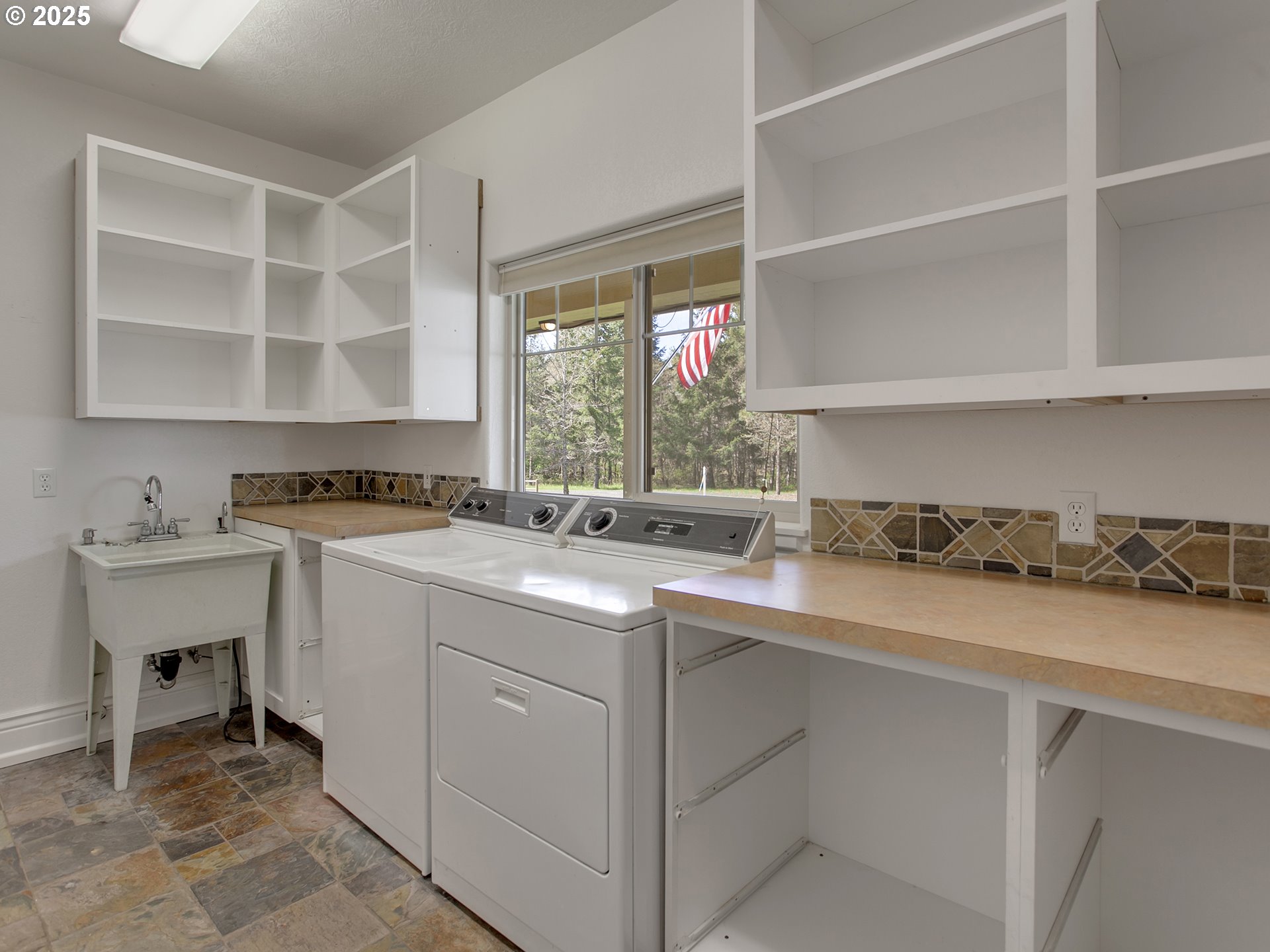17234 Oakdale Road Dallas, OR 97338 - Photo 16 of 45 a kitchen with a sink and a stove