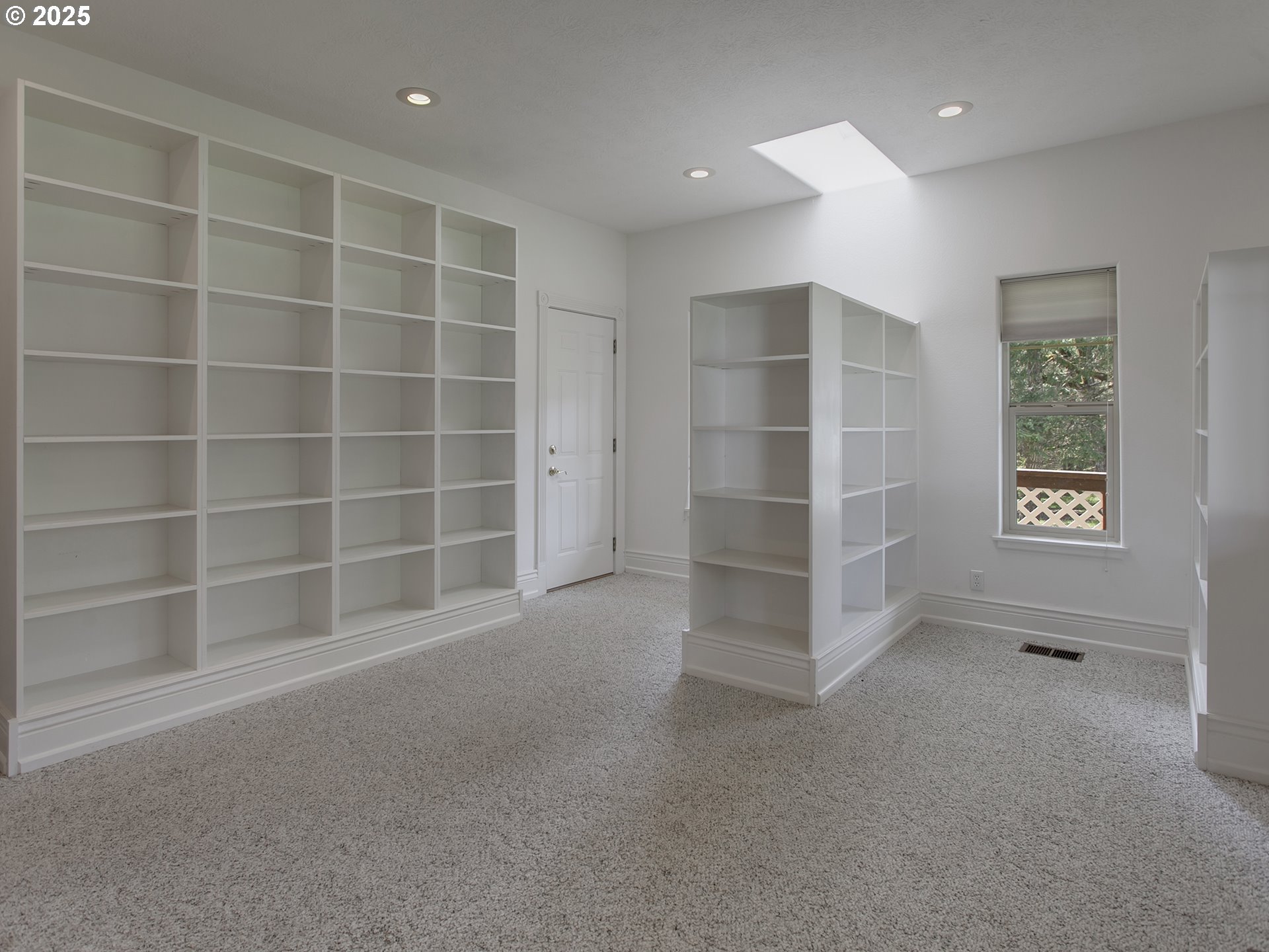 17234 Oakdale Road Dallas, OR 97338 - Photo 18 of 45 a view of an empty room with a window