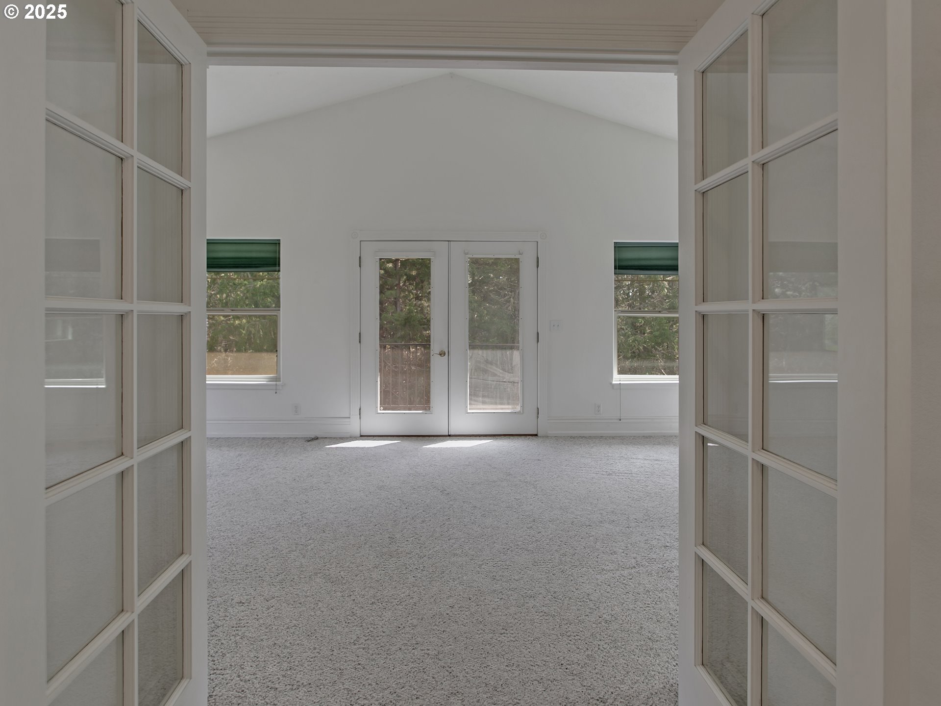 17234 Oakdale Road Dallas, OR 97338 - Photo 27 of 45 a view of empty room with windows