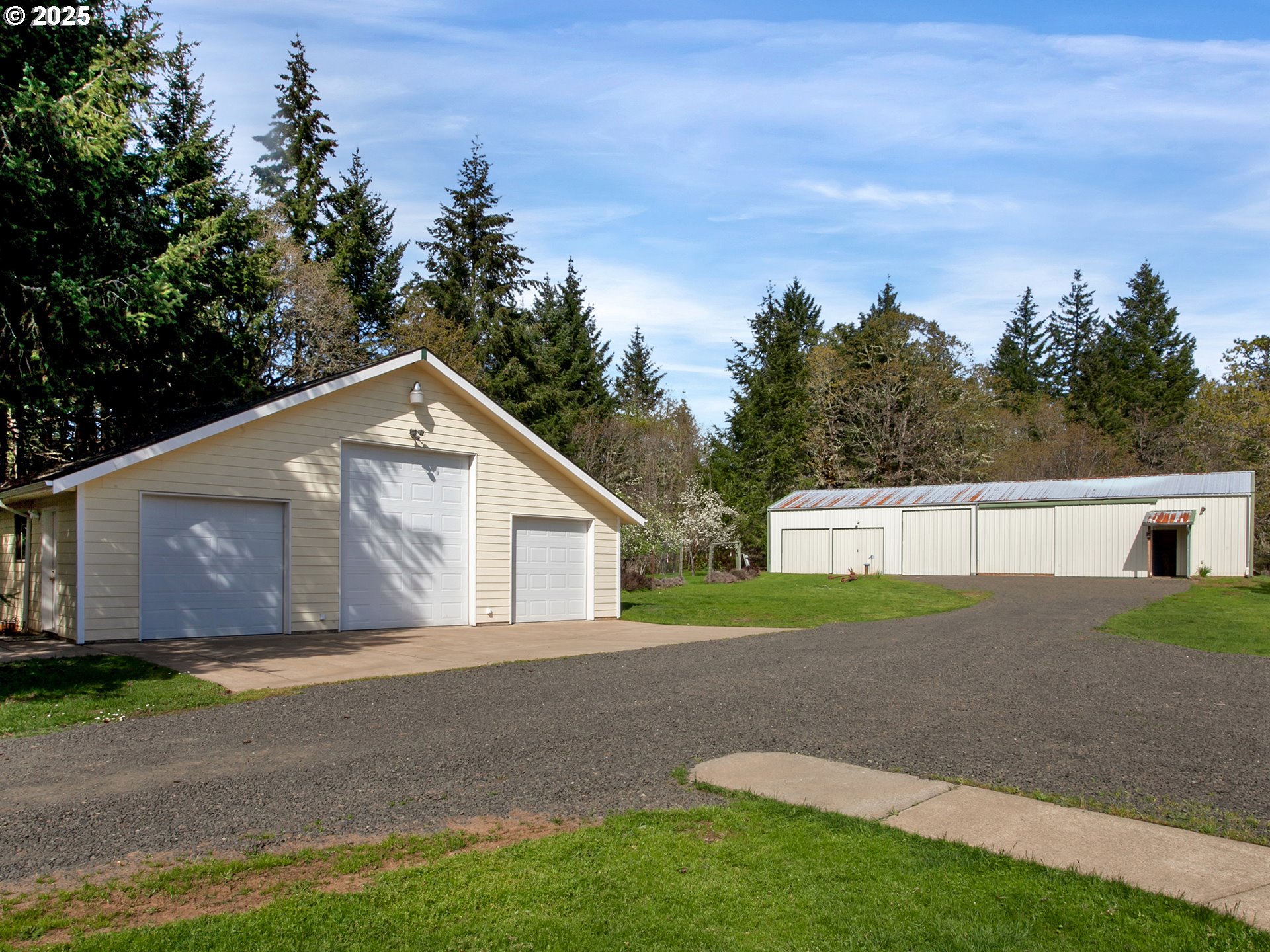 17234 Oakdale Road Dallas, OR 97338 - Photo 3 of 45 a front view of a house with a yard and garage