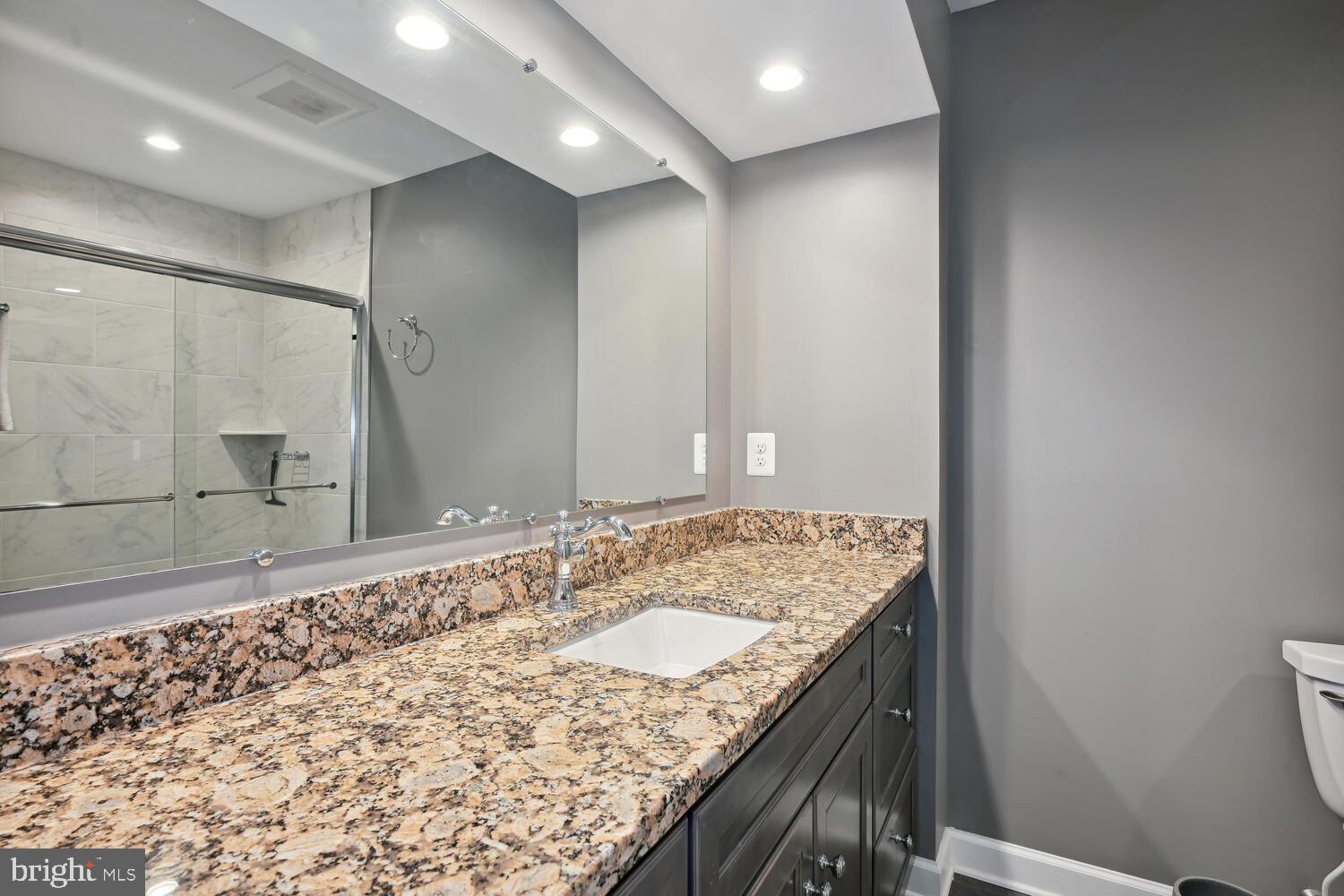 8759 Oxwell Lane Laurel, MD 20708 - Photo 24 of 42 Main level bathroom