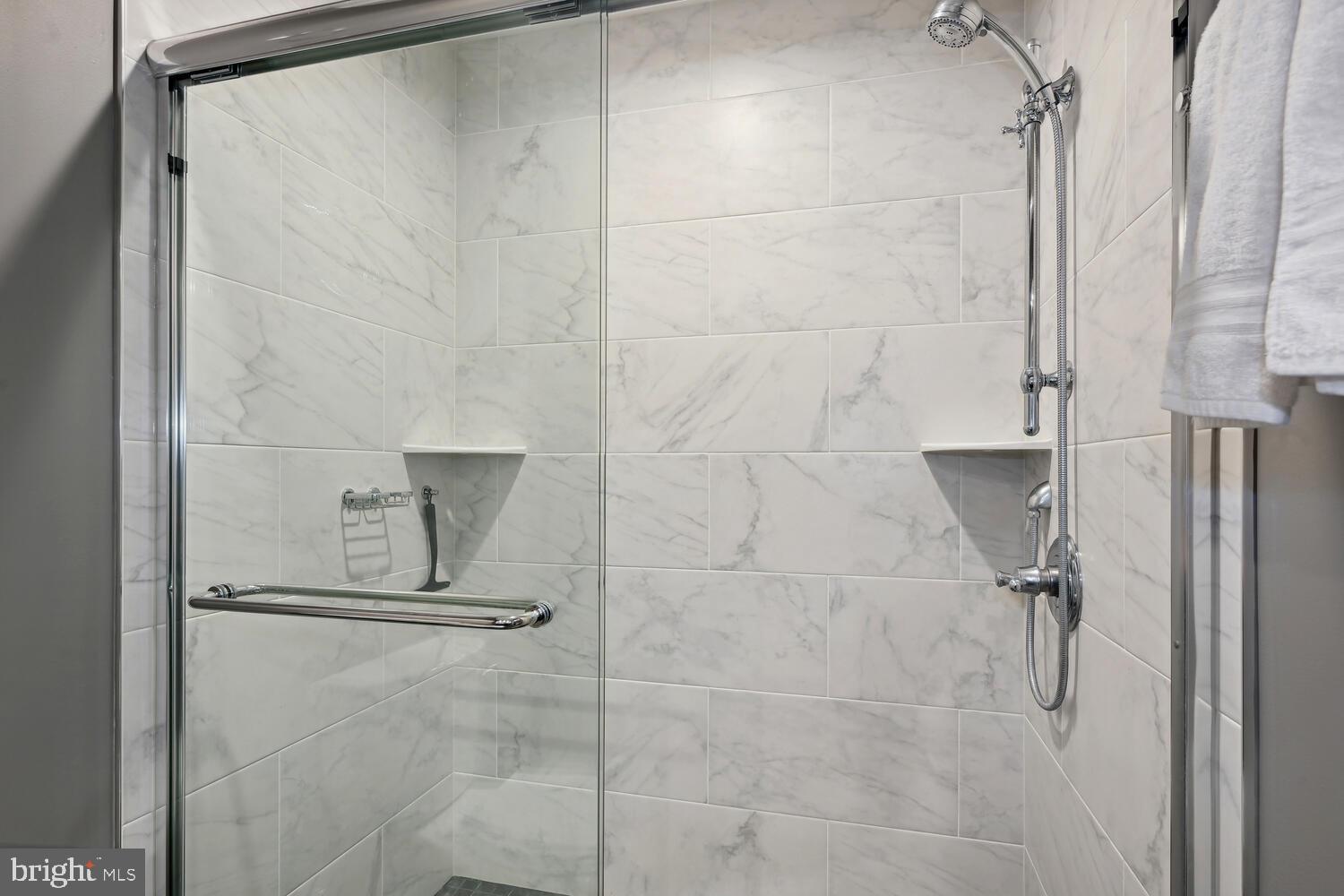 8759 Oxwell Lane Laurel, MD 20708 - Photo 26 of 42 Main level bathroom